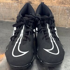 Nike Alpha Black and White Sports Cleats Youth Boys size 6